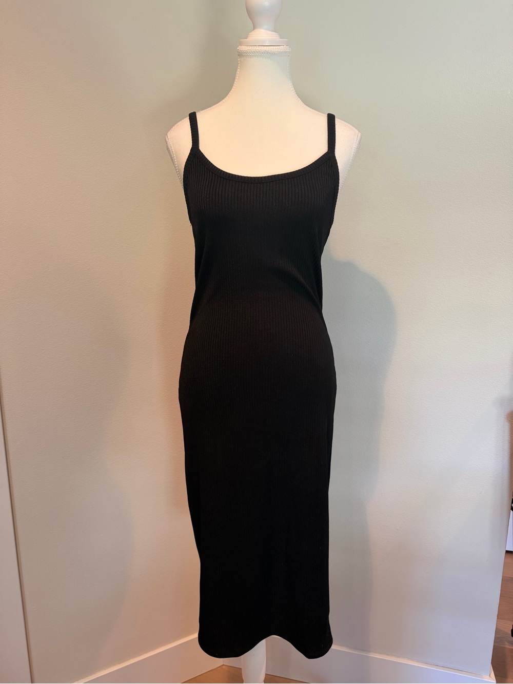Forever 21 Black Ribbed Scoop Neck Midi Dress